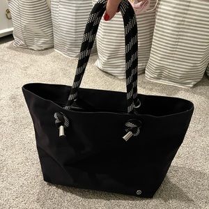 Black lululemon gym tote